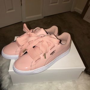 Blush pumas